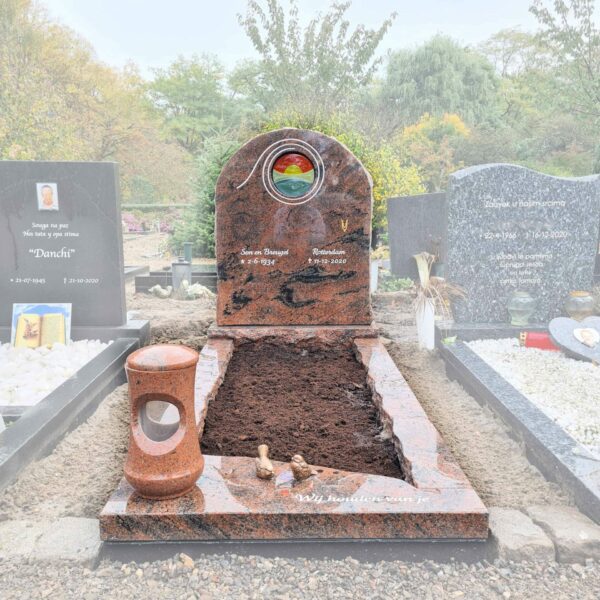 Ruw en gebroken grafmonument - Afbeelding 3