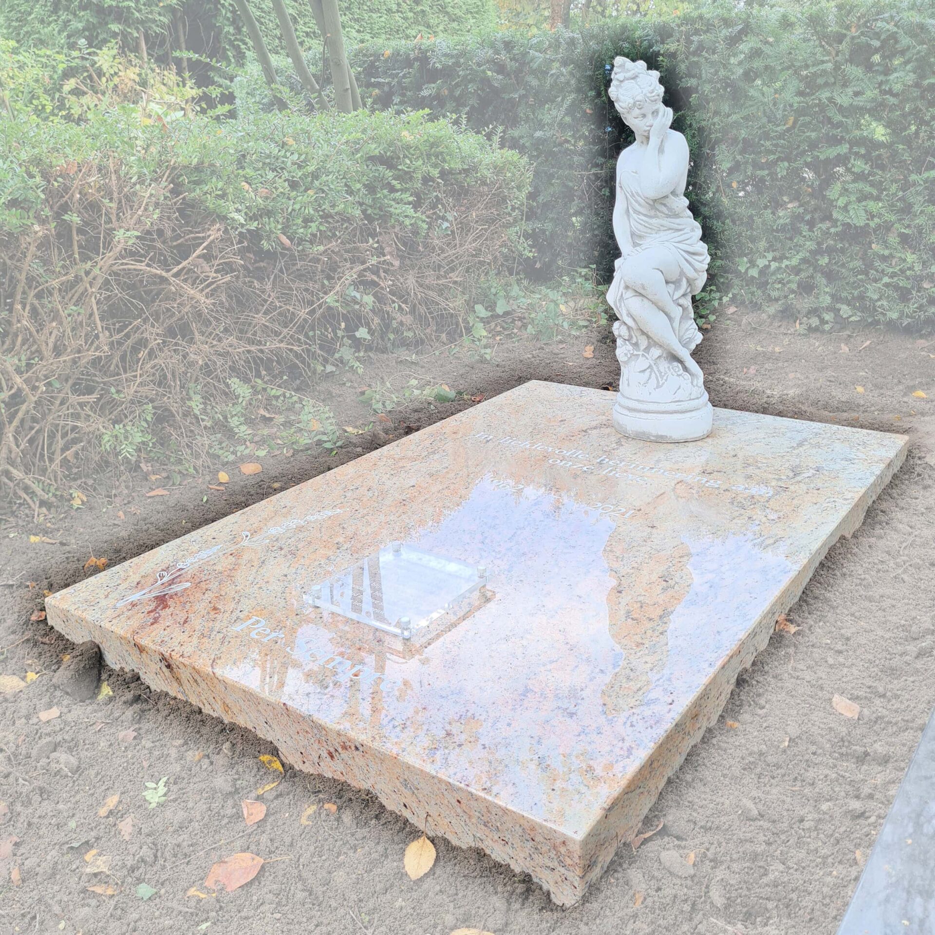Grafmonument met beeld