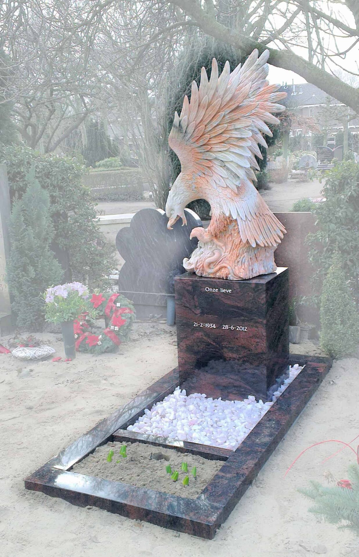 Grafmonument met beeld