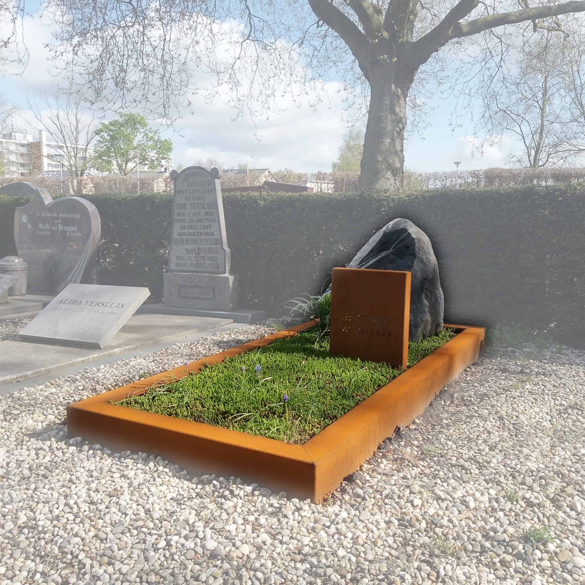 grafmonument met Cortenstaal & Keien