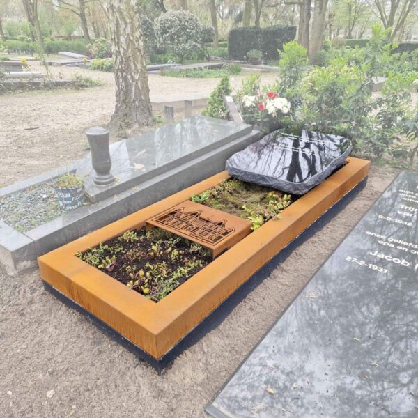 grafmonument met Cortenstaal & Natuursteen