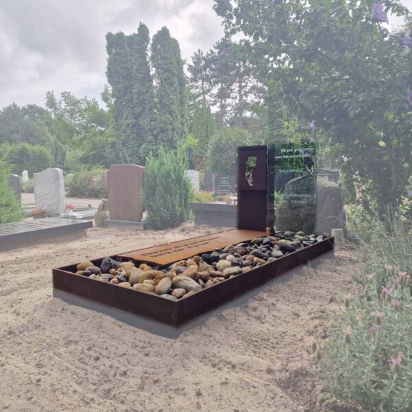 grafmonument met Cortenstaal & Glas 2