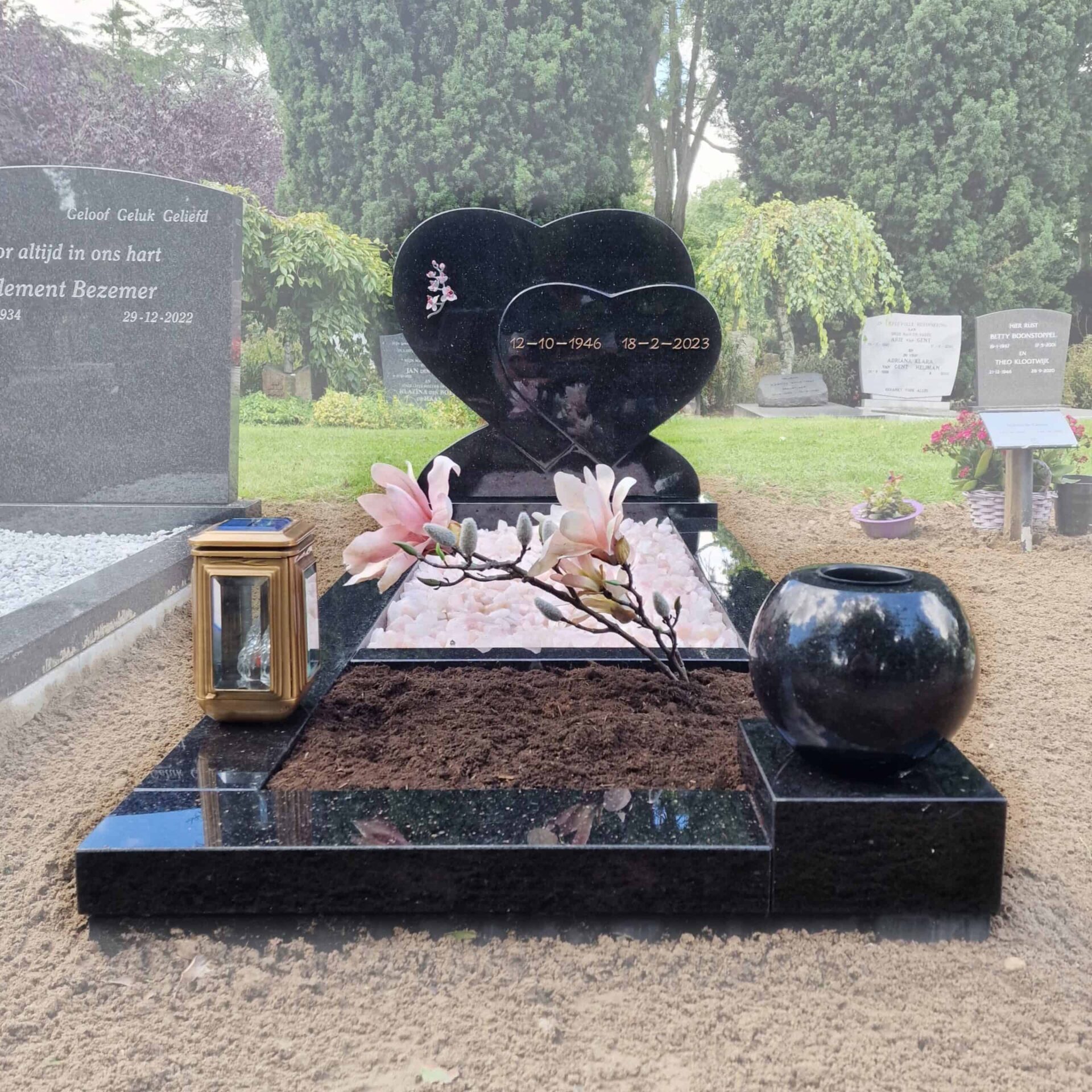Grafmonument met hartvorm