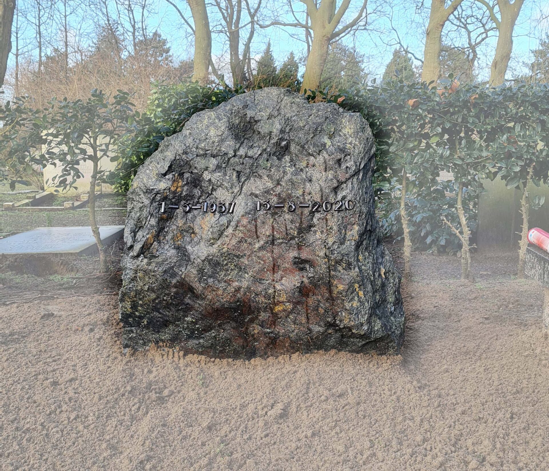 Grafmonumenten met een zwerfkei