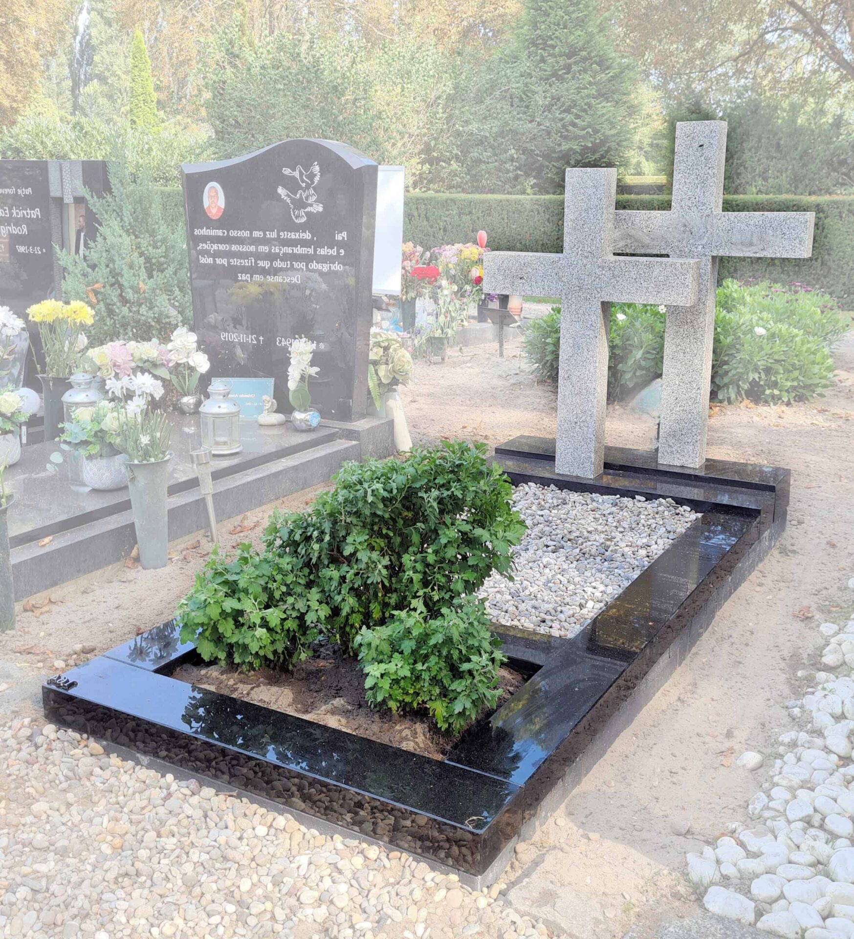 Grafmonument met kruis