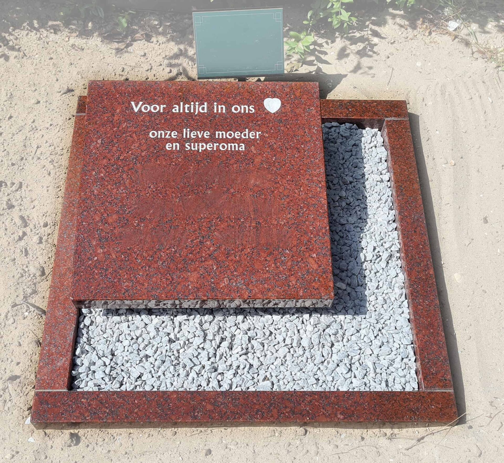 Algemeen graf met tegel binnen omranding