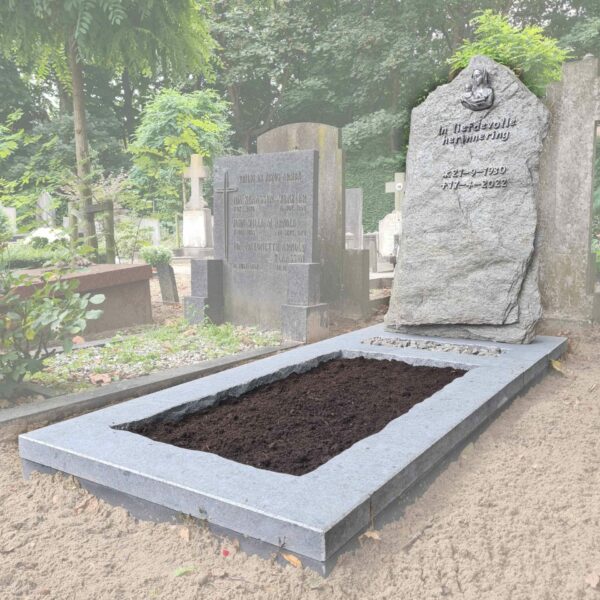 Grafmonument met rots
