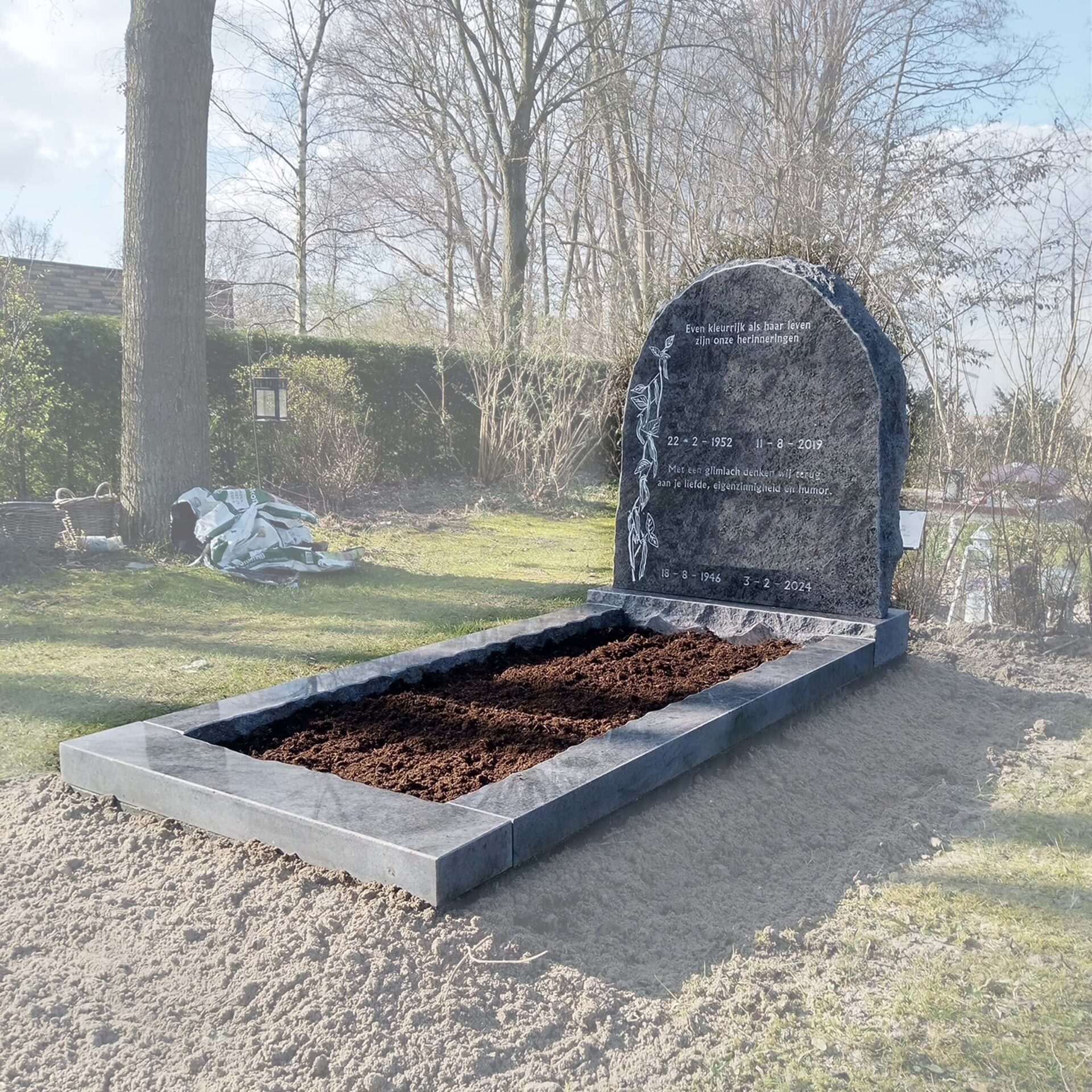Ruw en gebroken grafmonument