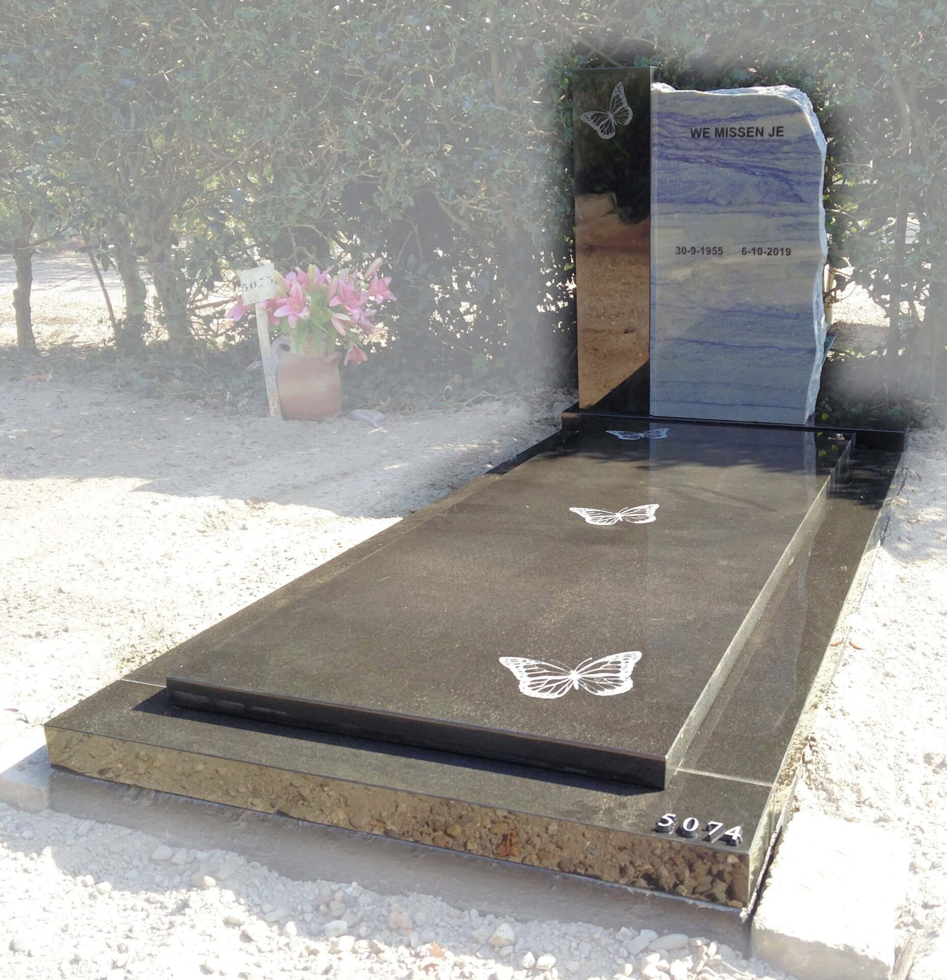 Gebroken grafmonument
