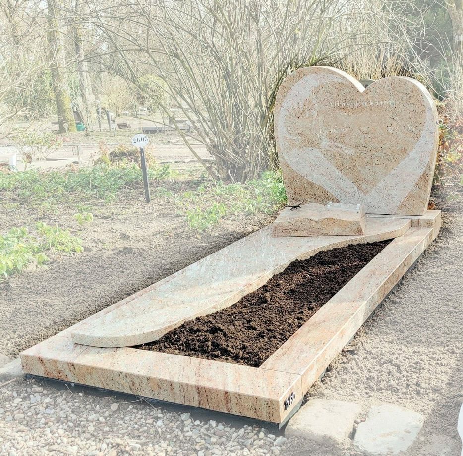 Grafmonument met hartvorm
