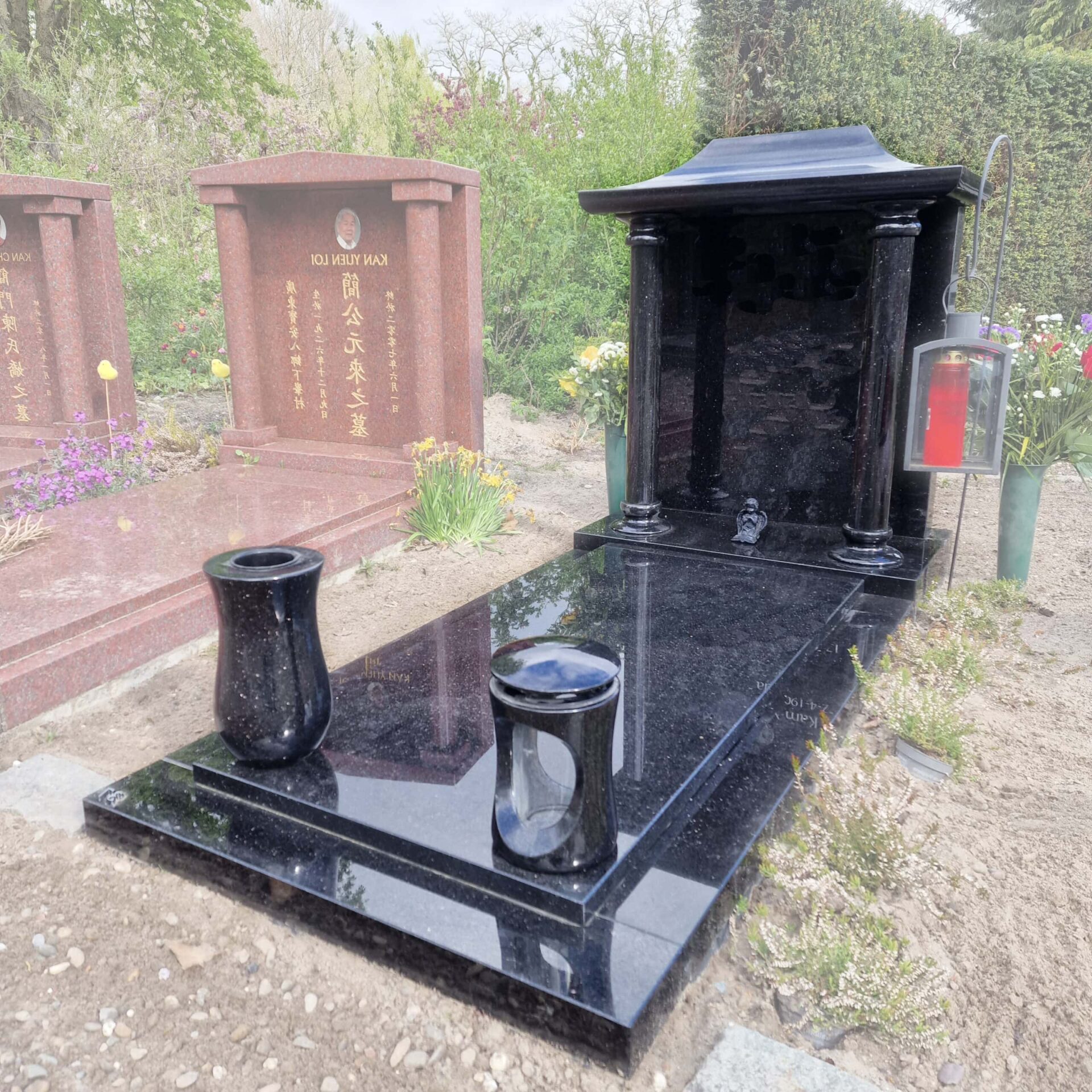 Grafmonument met tempel
